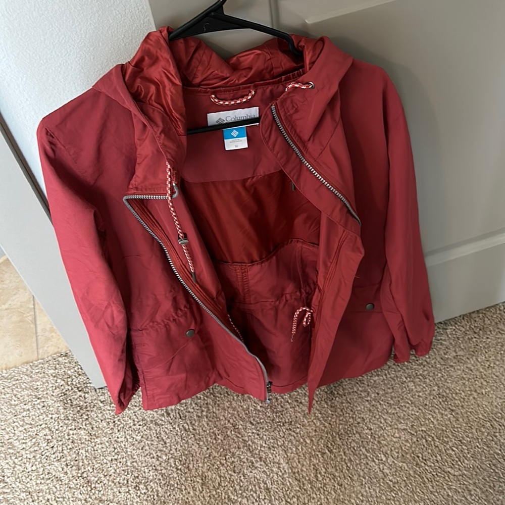 Women's Columbia Windbreaker - excellent versatile jacket for any season!